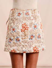 by Ti Mo - Autumn Drape Skirt - festkläder till outletpriser - vintage wallpaper - 3