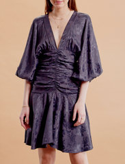 by Ti Mo - Jacquard Gathers Dress - feestelijke kleding voor outlet-prijzen - navy - 2