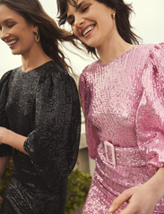 by Ti Mo - Sequins Puff Sleeve Mini Dress - ballīšu apģērbs par outlet cenām - pink - 4