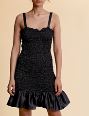 by Ti Mo - CrÈpe Satin Strap Dress - feestelijke kleding voor outlet-prijzen - black - 2