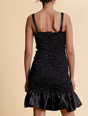 by Ti Mo - CrÈpe Satin Strap Dress - feestelijke kleding voor outlet-prijzen - black - 3