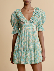 by Ti Mo - Chiffon Puffed Mini Dress - vakarėlių drabužiai išparduotuvių kainomis - 458 - new york blossom - 2