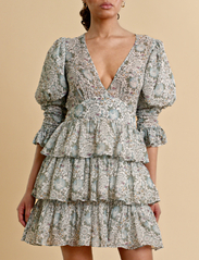 by Ti Mo - Georgette Flounce Dress - odzież imprezowa w cenach outletowych - 451 - blue birds - 2