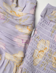 by Ti Mo - Georgette Strap Dress - feestelijke kleding voor outlet-prijzen - 541 - lilac flowers - 3