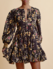 by Ti Mo - Golden Georgette Mini Dress - vasarinės suknelės - 581 - night garden - 2