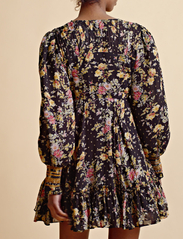 by Ti Mo - Golden Georgette Mini Dress - sukienki letnie - 581 - night garden - 3