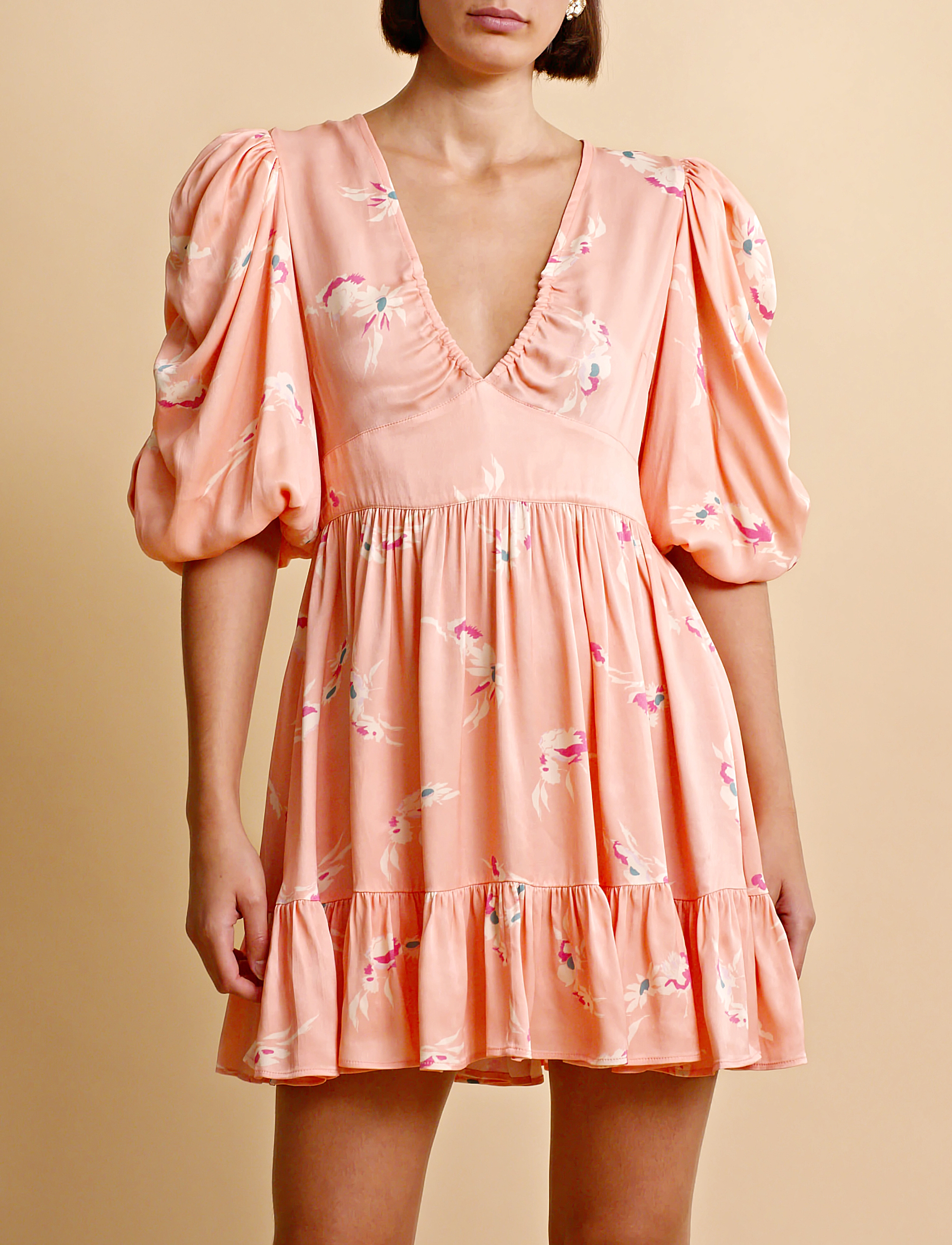 by Ti Mo Crepe Satin Puffed Mini Dress - Kjoler - 708 - FLOWING FLOWERS / coral