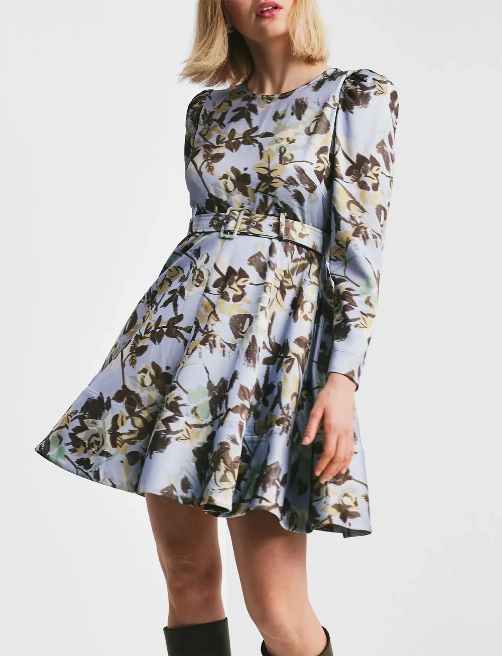 by Ti Mo - Tailored Satin Belt Dress - festklänningar - 410 - wallpaper - 0