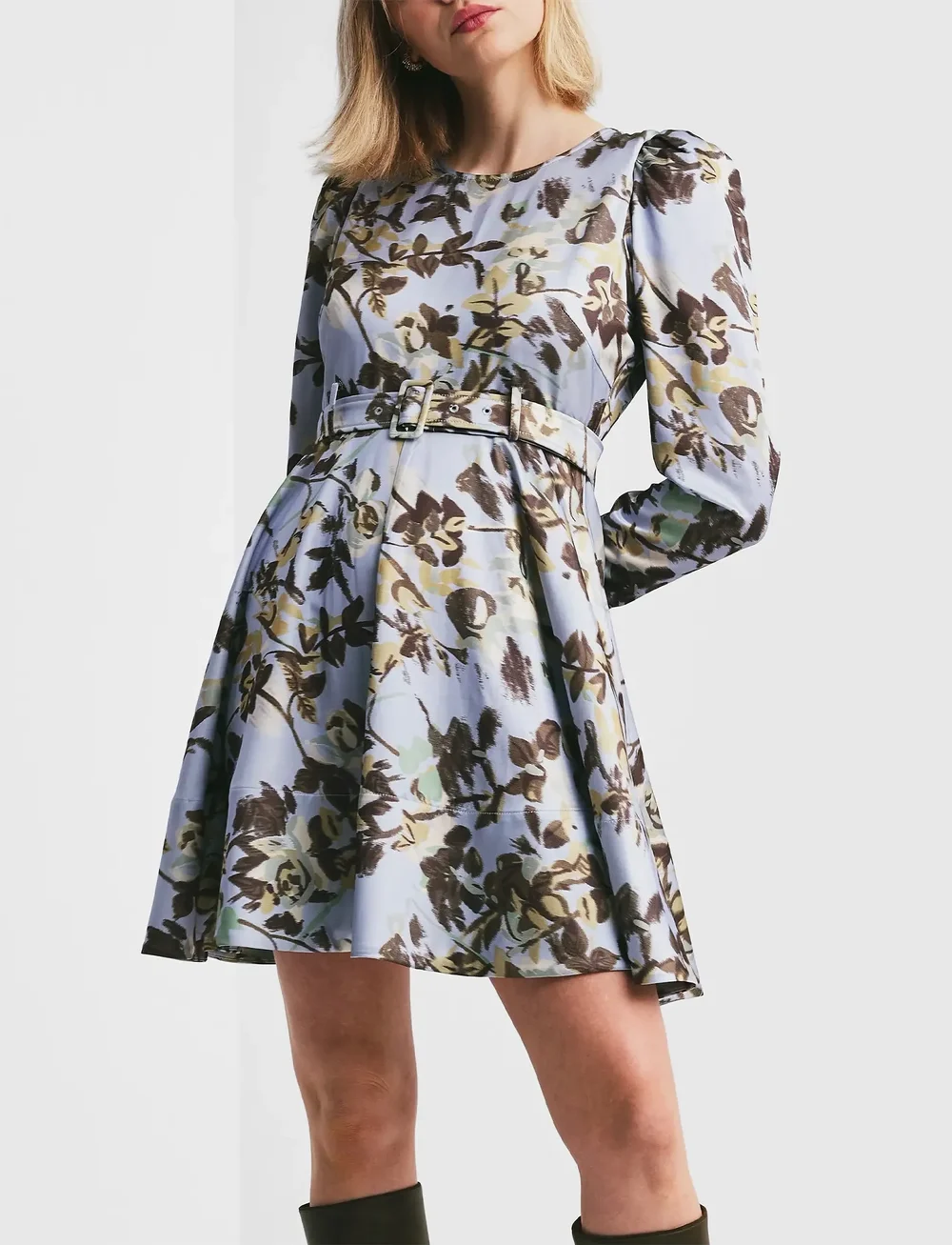 by Ti Mo - Tailored Satin Belt Dress - festklänningar - 410 - wallpaper - 3