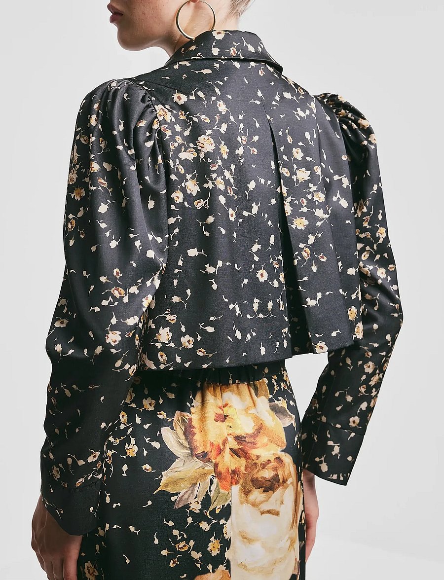 by Ti Mo - Tailored Satin Cropped Jacket - striukės ir švarkeliai - 534 - black roses - 3
