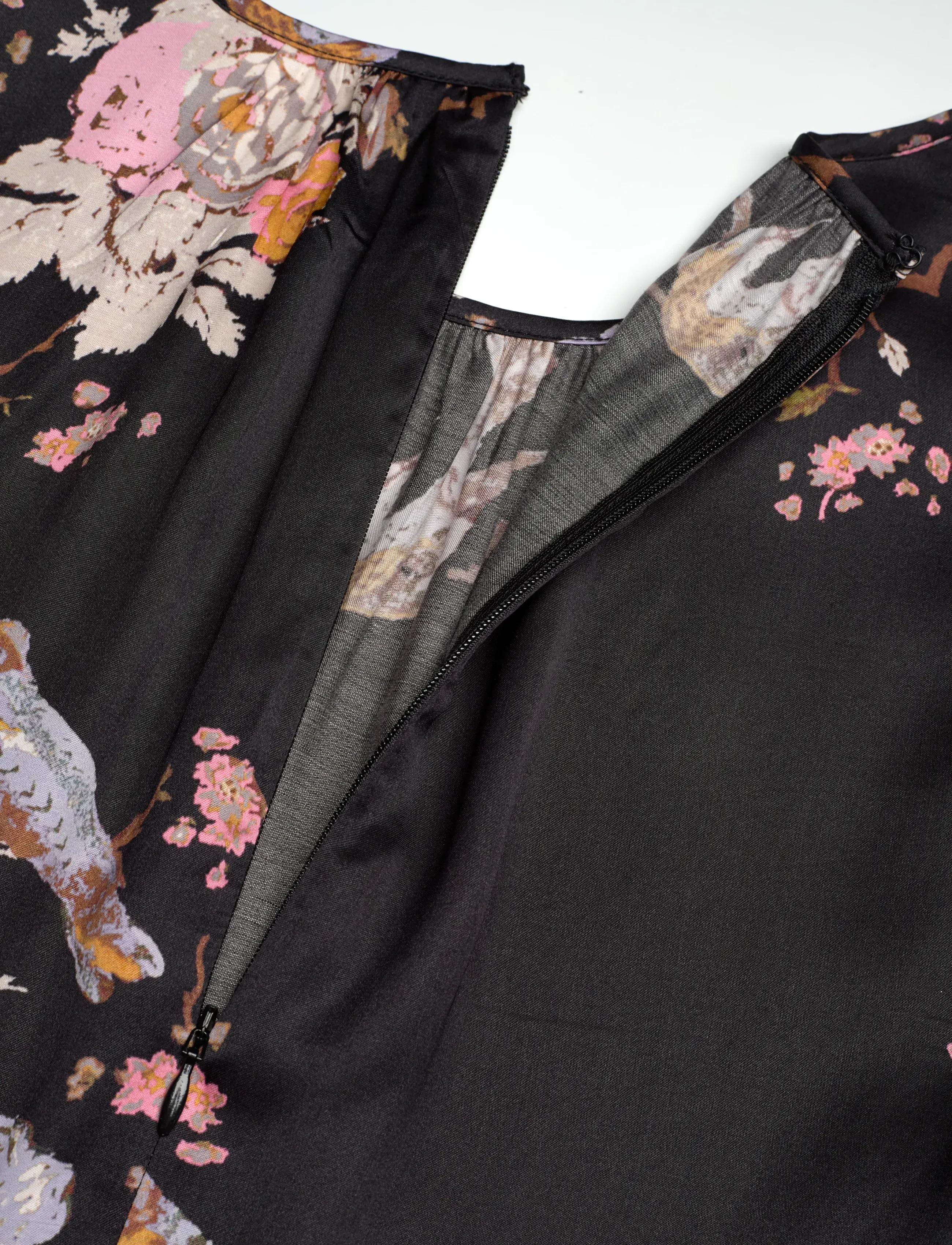 by Ti Mo - Satin Shift Dress - festtøj til outletpriser - 515 - midnight birds - 3