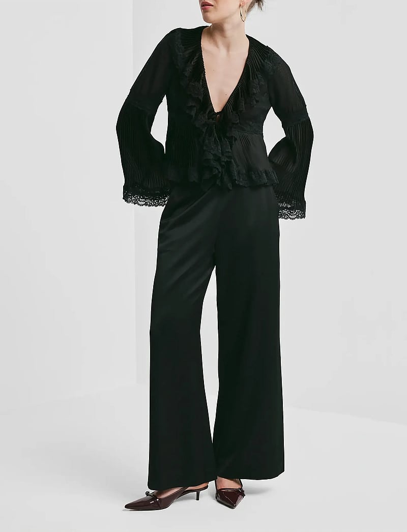 by Ti Mo - Georgette Plissé Top - långärmade blusar - 099 - black - 3