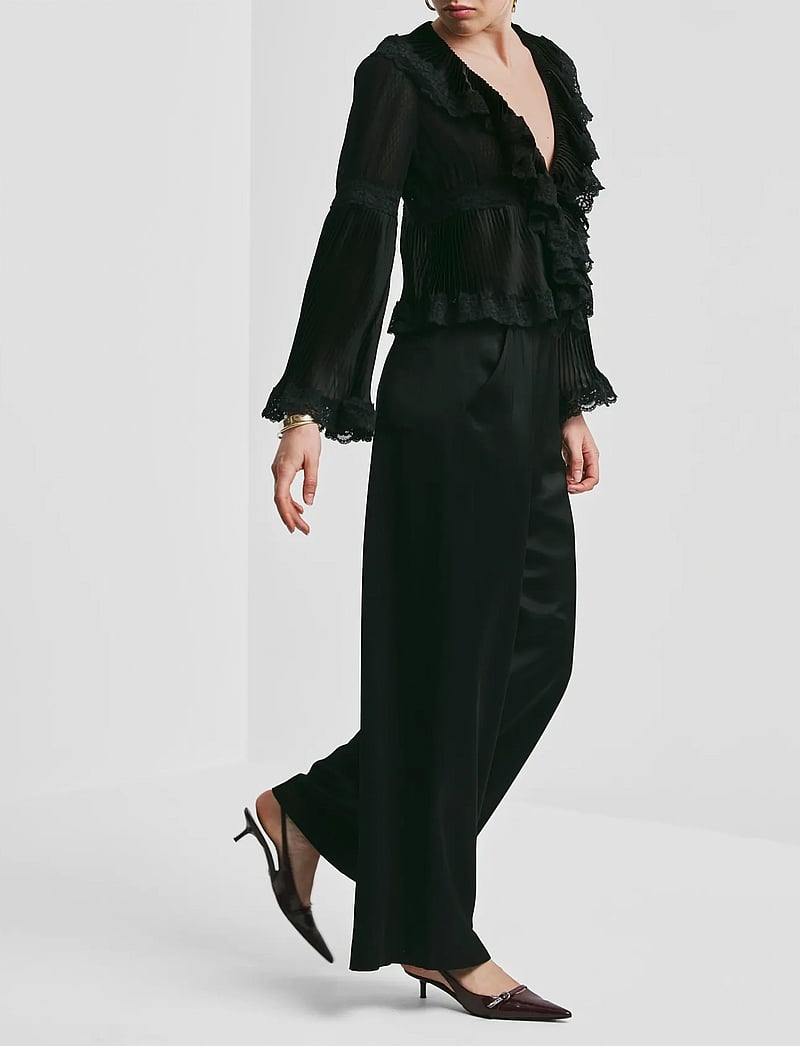 by Ti Mo - Georgette Plissé Top - långärmade blusar - 099 - black - 4