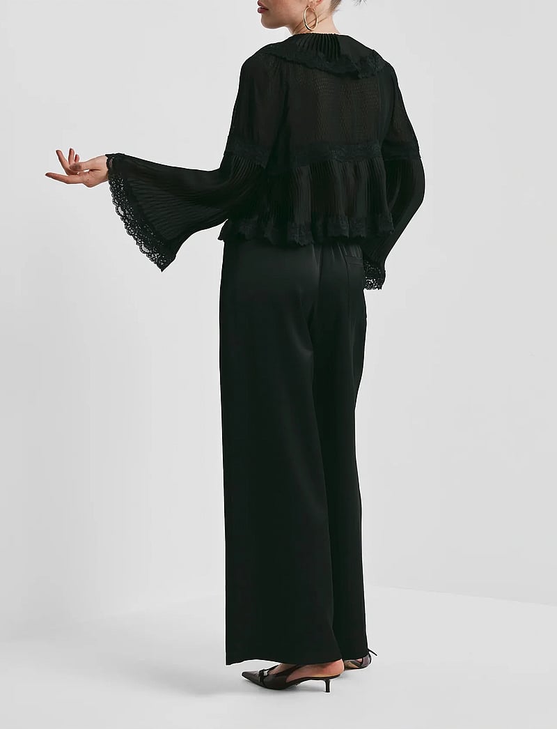 by Ti Mo - Georgette Plissé Top - långärmade blusar - 099 - black - 5