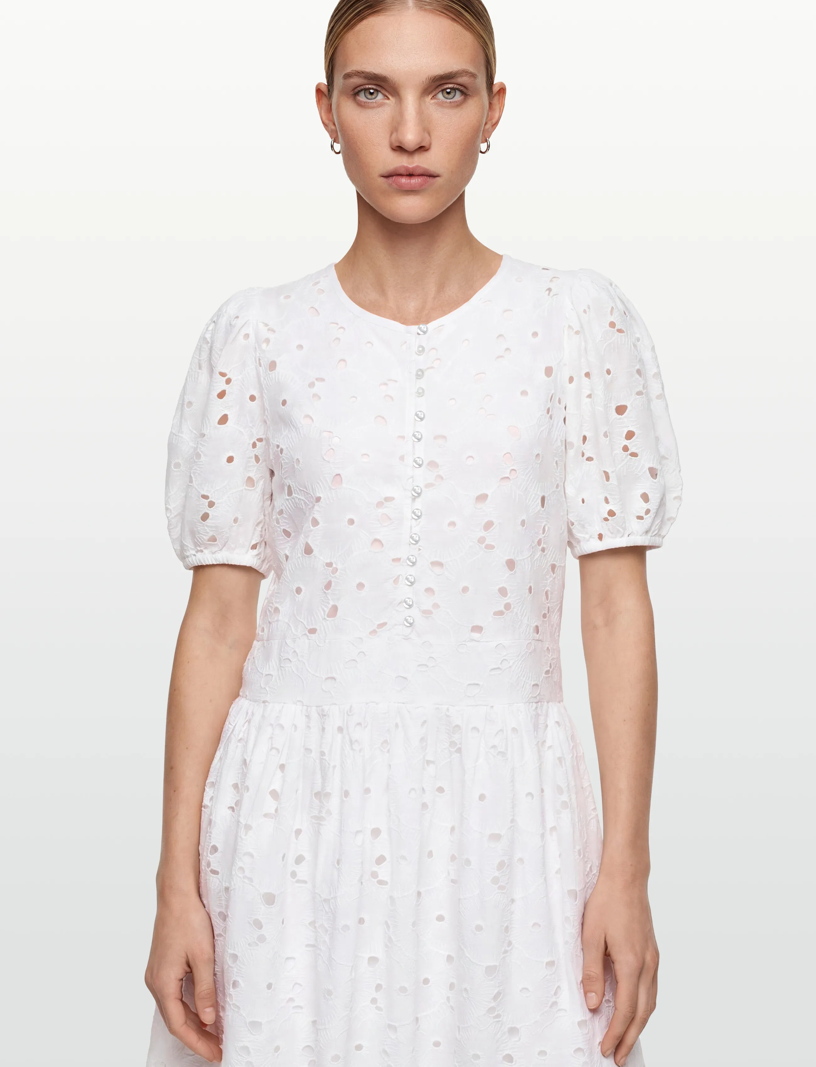 by Ti Mo - Broderie Anglaise Puffed Dress - konfirmation - 1-white - 3