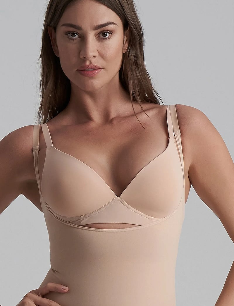Bye Bra - Soft Touch Seamless Bodysuit Open Bust - kujuandvad püksid ja seelikud - beige - 3