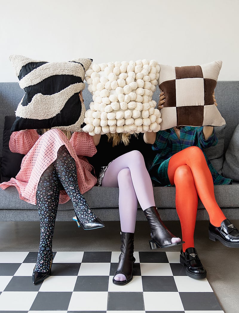 Byon - Pillow Fluffy - geschenke unter 100€ - black/beige - 2