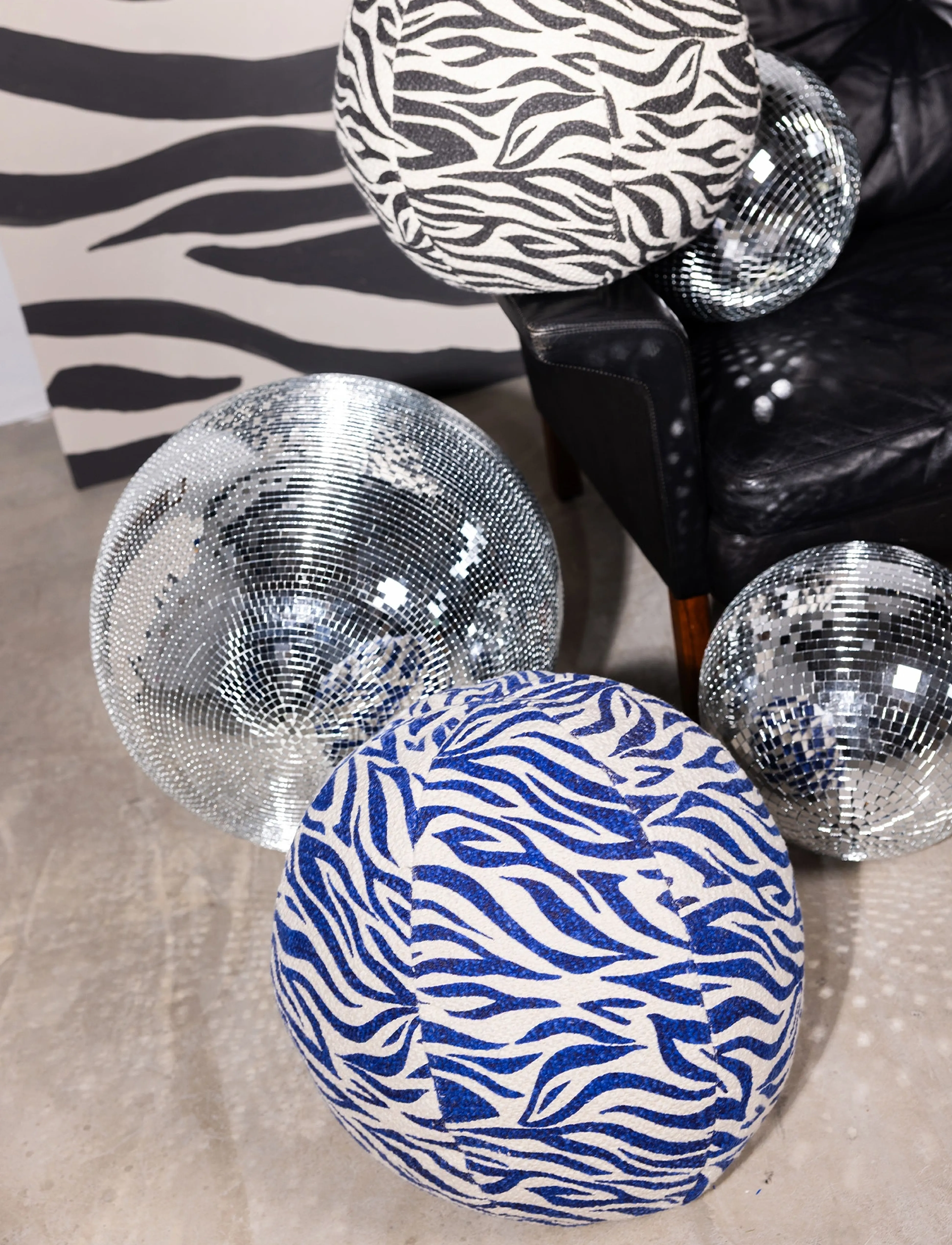 Byon Pude Anima Zebra, Rund, One Size, Multi/patterned, Puder & Tæpper > Puder, Unisex