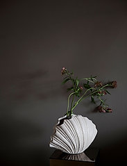 Byon - Vase Shell - duże wazony - white - 1