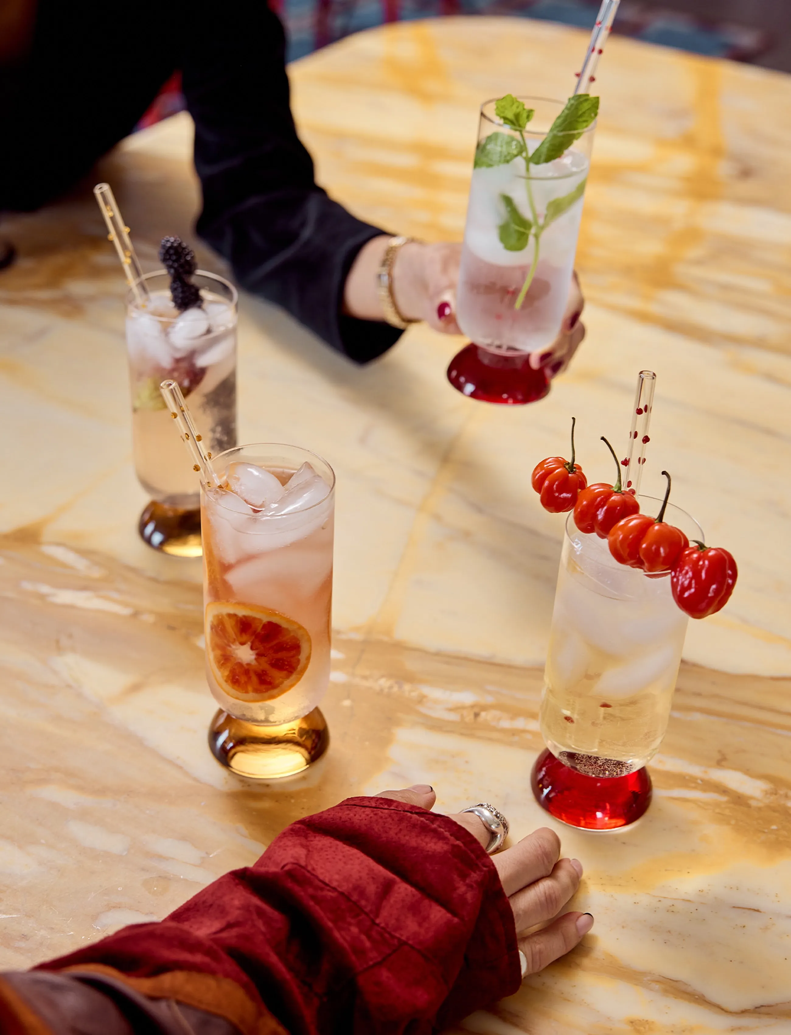 Byon - Högt dricksglas Spice, 2-pack - martiniglas & cocktailglas - clear/red - 2