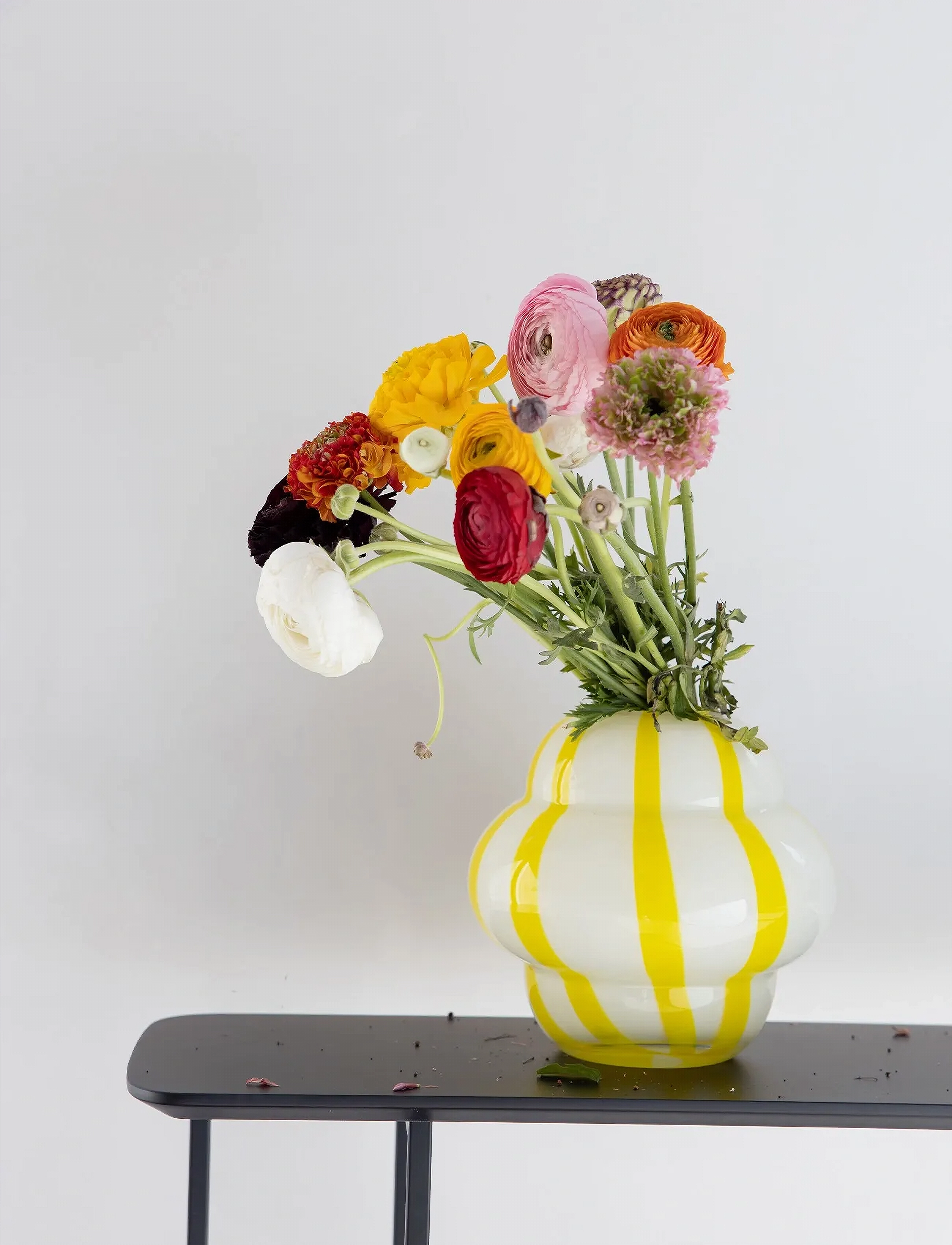 Byon - Vase Curlie - köp efter pris - yellow/white - 2