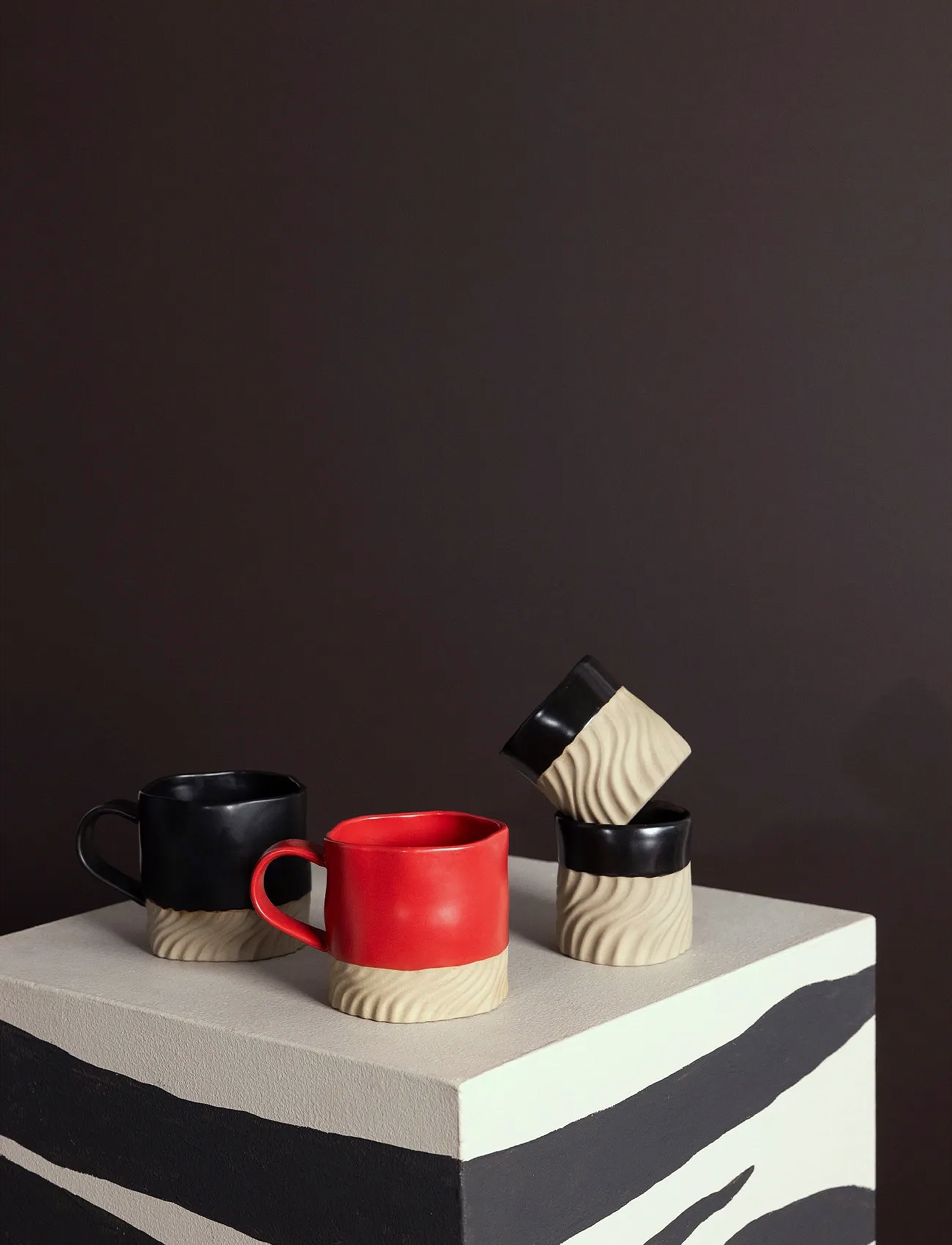 Byon - Mug Swirl - svart/beige - 3