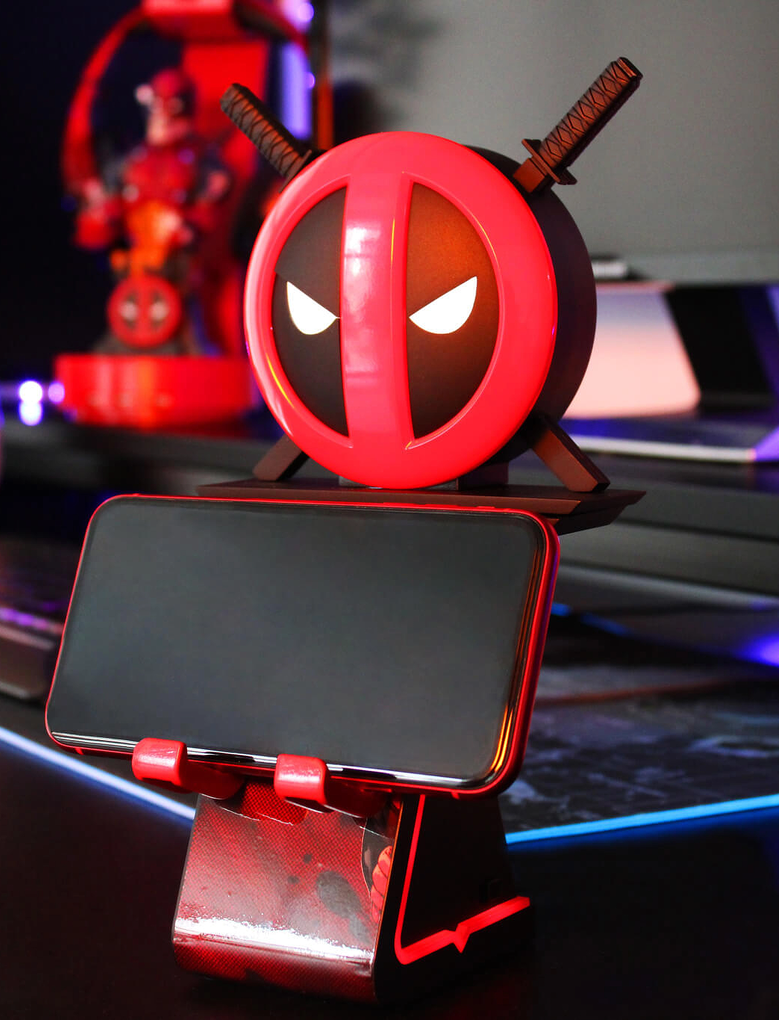 Cable Guy s Ikon Deadpool- Mobil And Consol Holder, H:22 cm, Kids Decor, Mehrfarbig/gemustert - Decoration Accessories-details, Kinder
