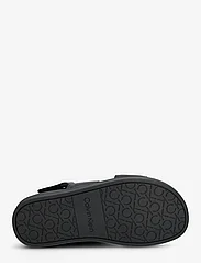 Calvin Klein - FLAT SANDAL CALVIN MTL LTH - zempapēžu sandales - black - 4