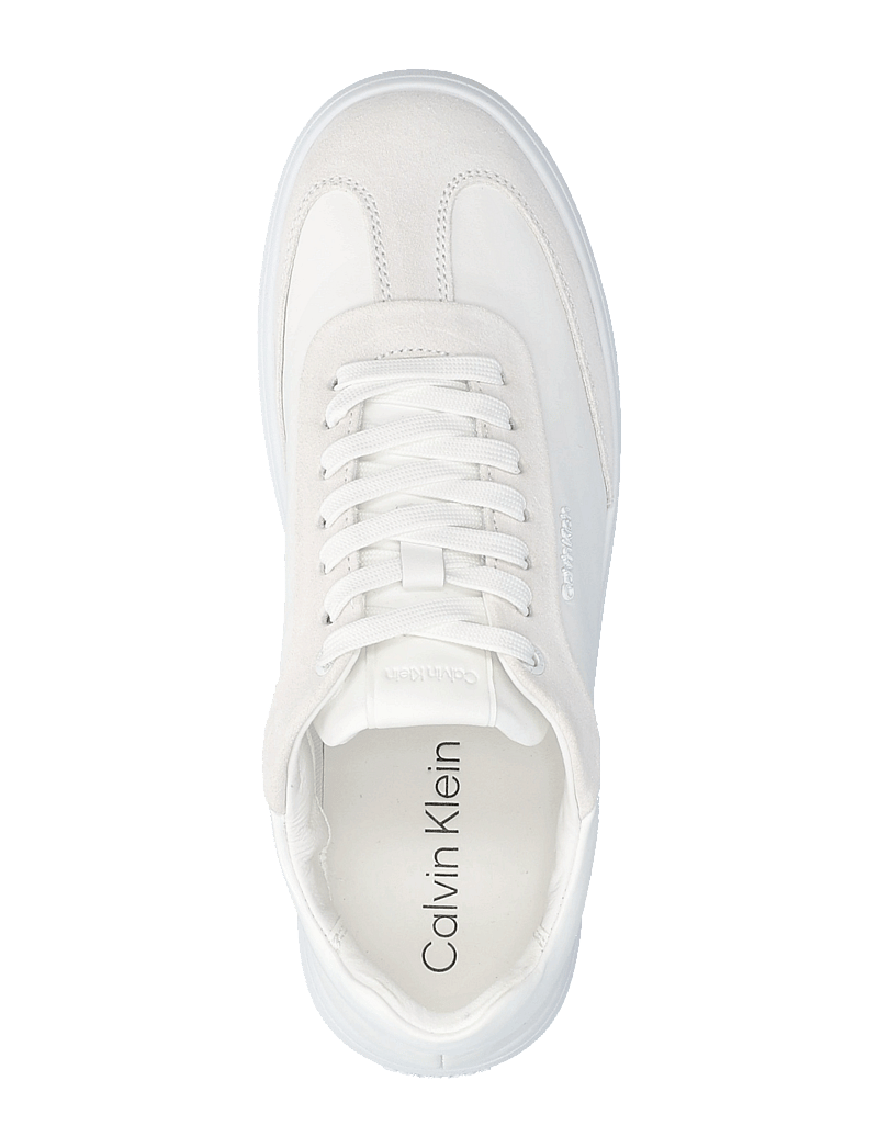 Calvin Klein - CUPSOLE LACE UP - LTH SUE MIX - låga sneakers - bright white - 3