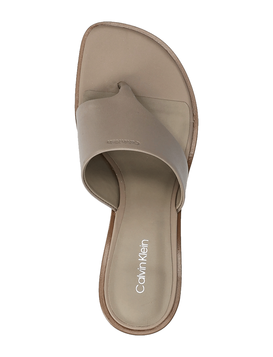 Calvin Klein - BLOCK HEEL SNDL THONG LTH - sandaler med hæl - desert taupe - 3