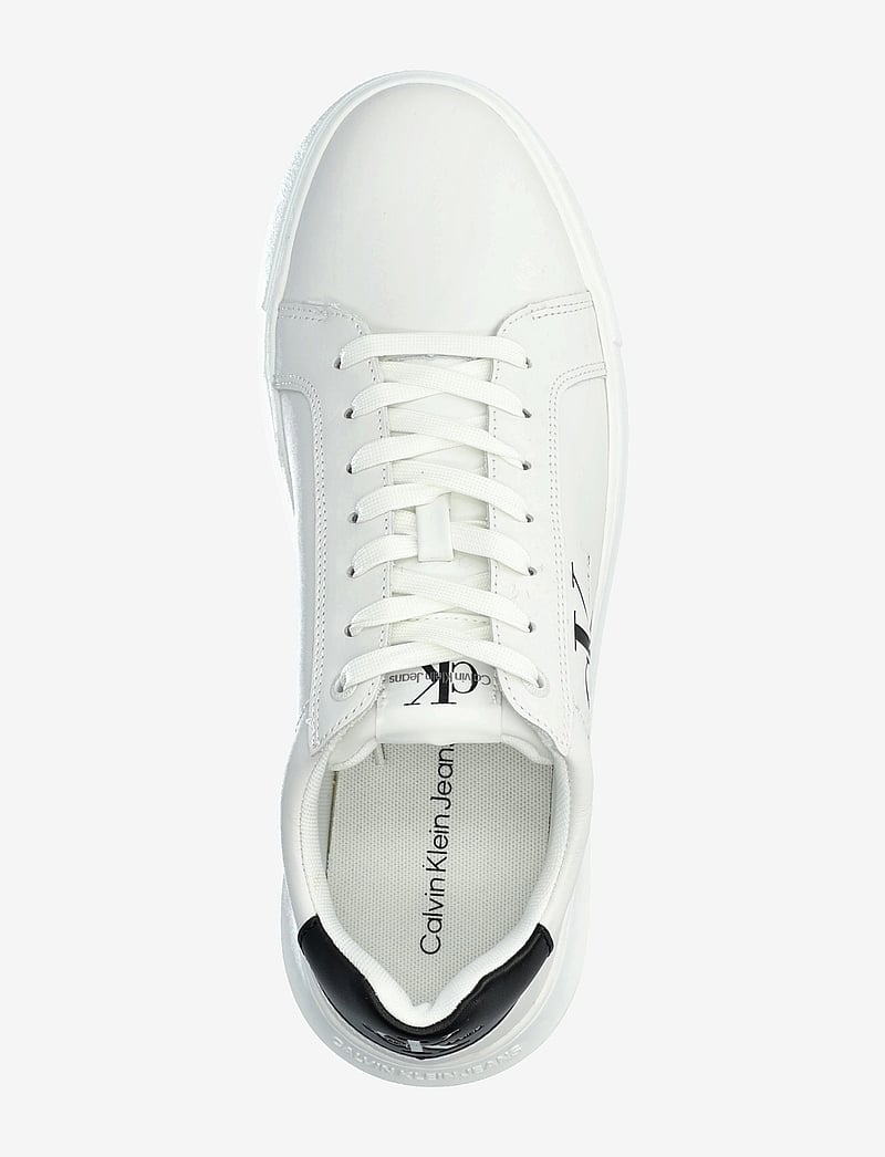 Calvin Klein - CHUNKY CUPSOLE MONO LTH - låga sneakers - bright white/black - 3