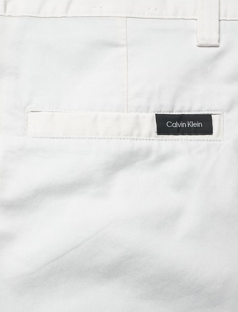 Calvin Klein Golf - WEEKEND CHINO SHORT - golfshorts - offwhite - 4