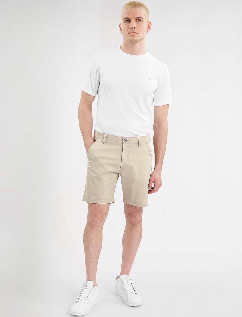 Calvin Klein Golf - WEEKEND CHINO SHORT - lühikesed golfiipüksid - stone - 3