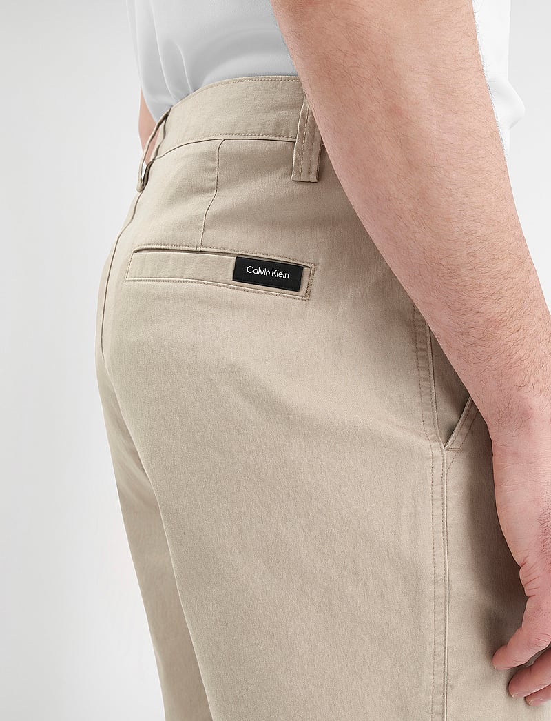Calvin Klein Golf - WEEKEND CHINO SHORT - lühikesed golfiipüksid - stone - 4