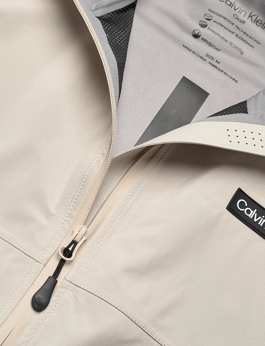 Calvin Klein Golf - FEATHER DRY 15K HOODED WATERPROOF JACKET - golfjakker - sand - 2