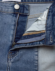 Calvin Klein Jeans - HIGH RISE SHORT - farkkushortsit - da102 bleach blue double shade - 3