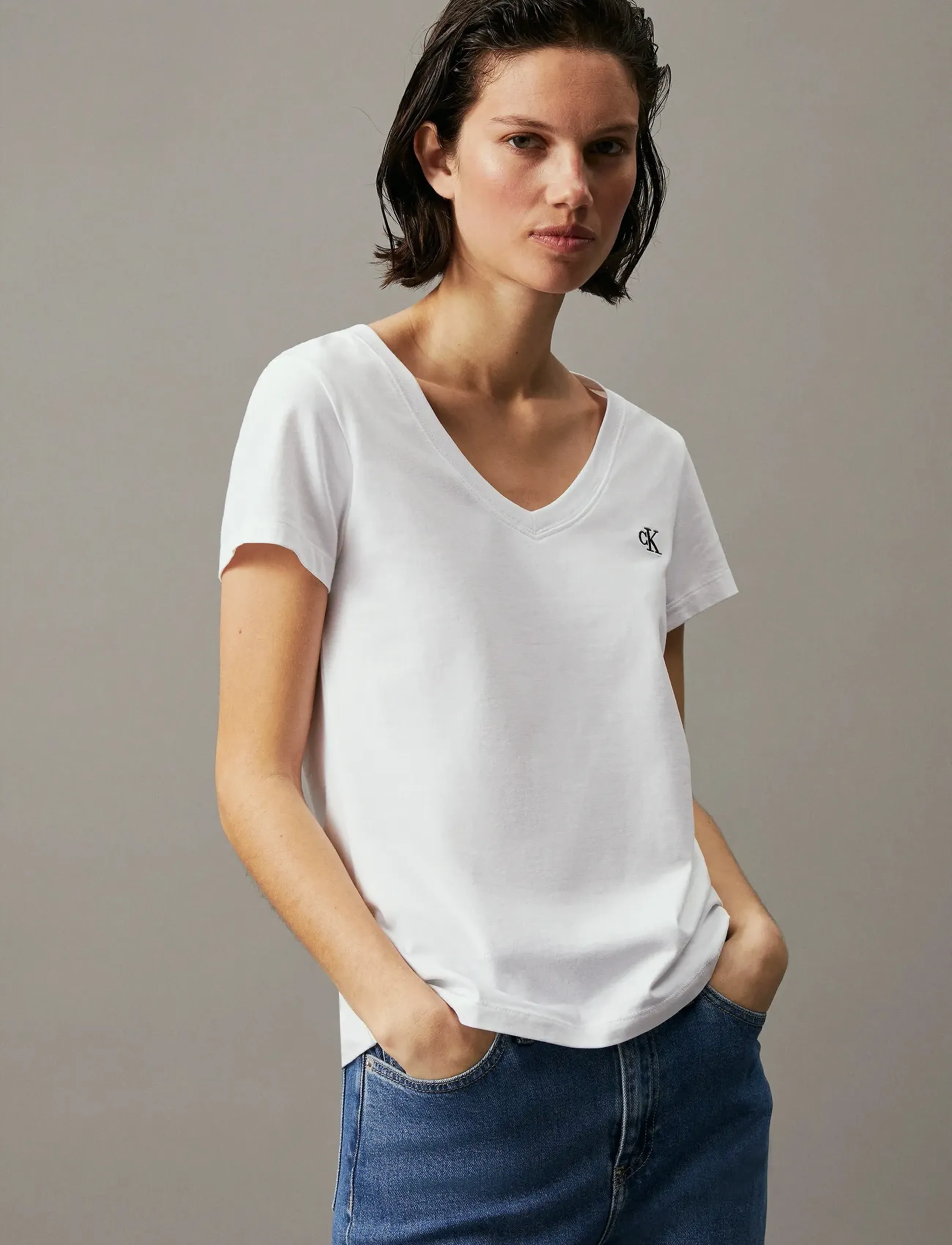 Calvin Klein Jeans - CK EMBROIDERY STRETCH V-NECK - t-shirts - bright white - 5