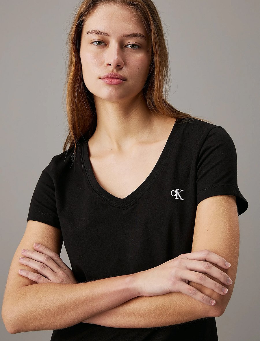 Calvin Klein Jeans - CK EMBROIDERY STRETCH V-NECK - t-shirts - ck black - 4