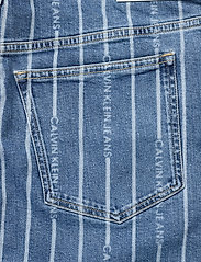 Calvin Klein Jeans - PLUS SIZE - HIGH RISE MINI SKIRT - da149 light blue stripe - 4