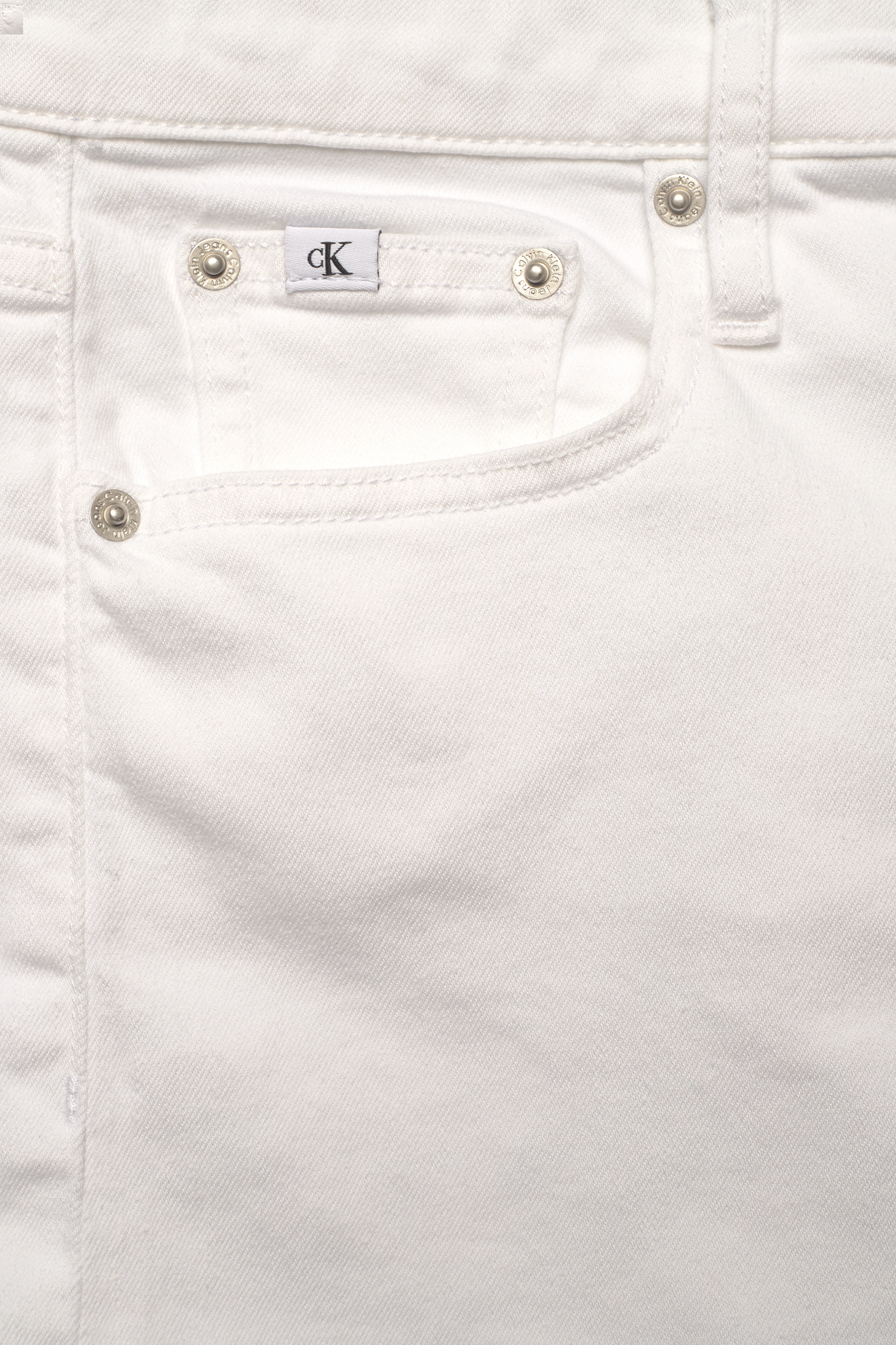 Calvin Klein Jeans - MID RISE SHORT - denim light - 2