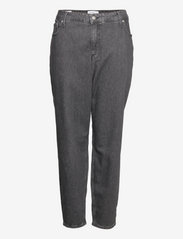 Calvin Klein Jeans - MOM JEAN PLUS - mom stila džinsa bikses - denim black - 0