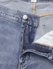 Calvin Klein Jeans - MOM SHORT PLUS - jeansshorts - denim medium - 3