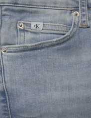 Calvin Klein Jeans - MID RISE SKINNY ANKLE - džinsa bikses ar šaurām starām - denim light - 4