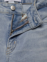 Calvin Klein Jeans - MID RISE SKINNY ANKLE - siaurėjantys džinsai - denim light - 5