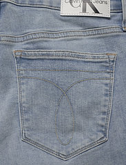 Calvin Klein Jeans - MID RISE SKINNY ANKLE - džinsa bikses ar šaurām starām - denim light - 6