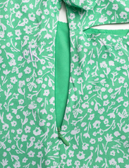 Calvin Klein Jeans - OFF SHOULDER MINI DRESS - juhlamuotia outlet-hintaan - ditsy floral green aop - 3