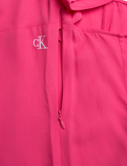 Calvin Klein Jeans - OFF SHOULDER MINI DRESS - vakarėlių drabužiai išparduotuvių kainomis - pink flash - 6