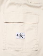 Calvin Klein Jeans - STRETCH TWILL HIGH RISE STRAIGHT - cargo pants - eggshell - 4