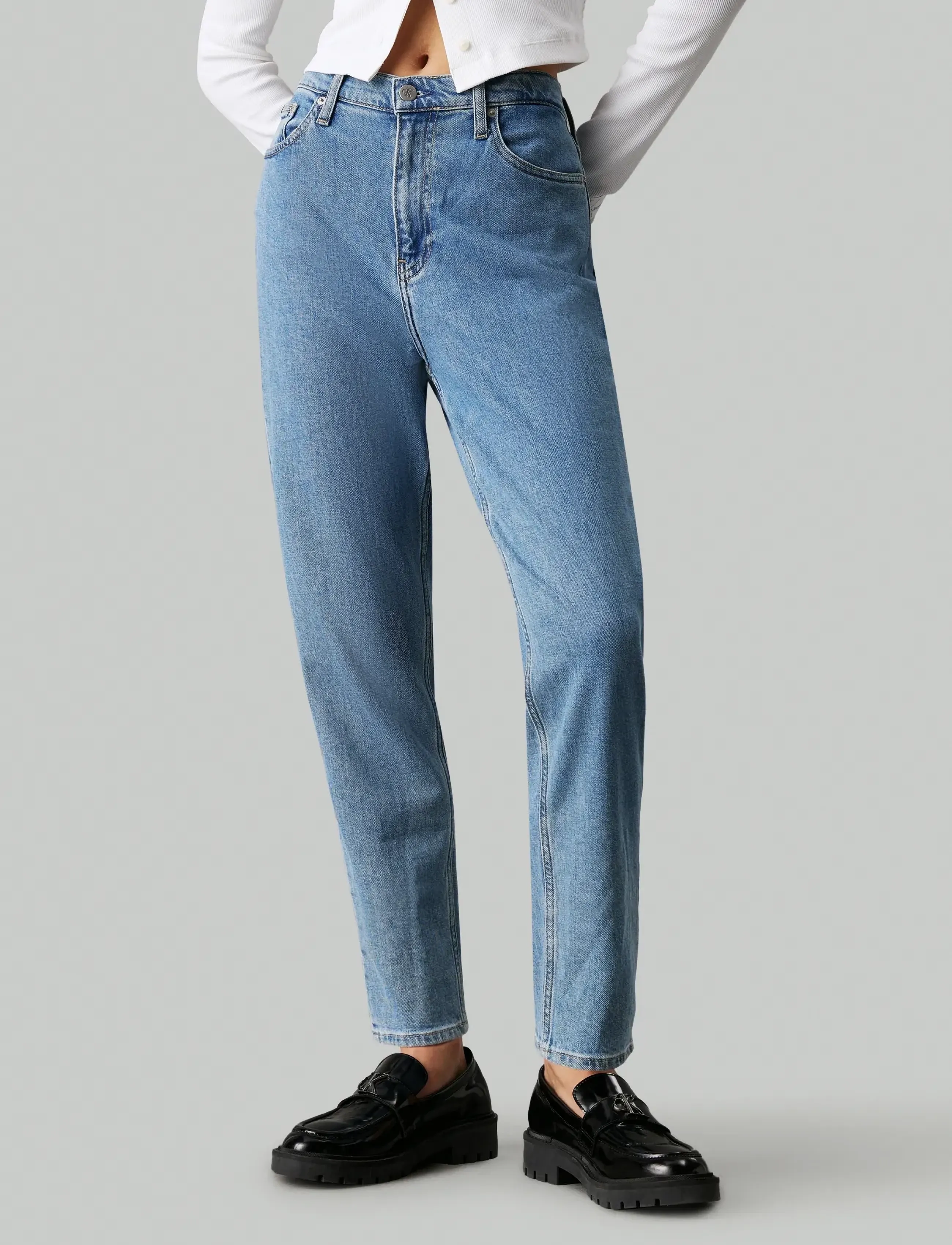 Calvin Klein Jeans MOM JEAN - Mom-teksad - DENIM MEDIUM / blue