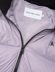 Calvin Klein Jeans - MW DOWN ARCHETYPE SHORT PUFFER - Žieminės striukės - lavender aura - 2